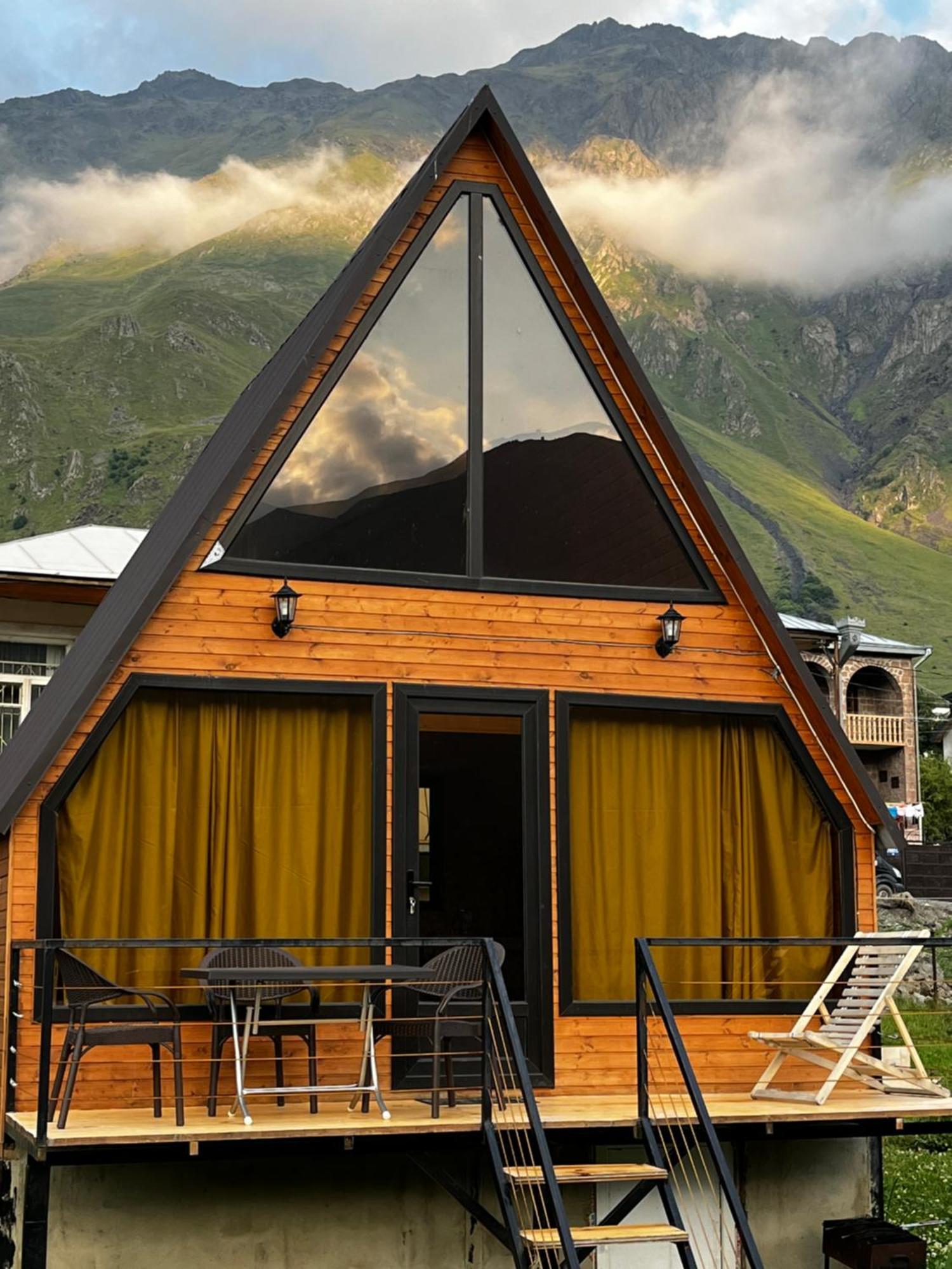 Ska Cottage Kazbegi Extérieur photo